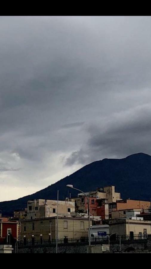 Rosy Monolocale Nel Centro Storico Di Torre Annunziata Di Fronte Scavi Oplonti Apartman Kültér fotó