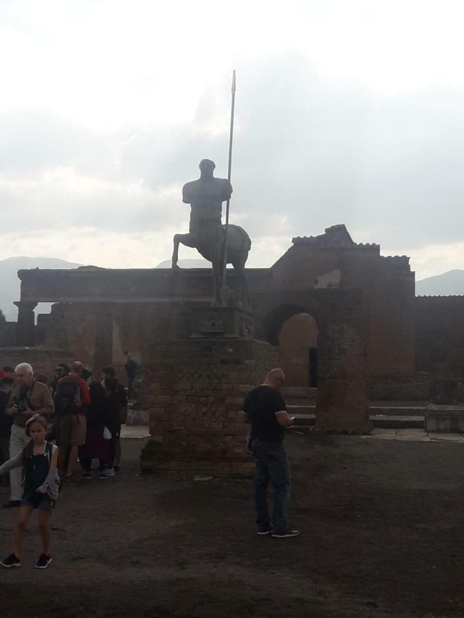 Rosy Monolocale Nel Centro Storico Di Torre Annunziata Di Fronte Scavi Oplonti Apartman Kültér fotó